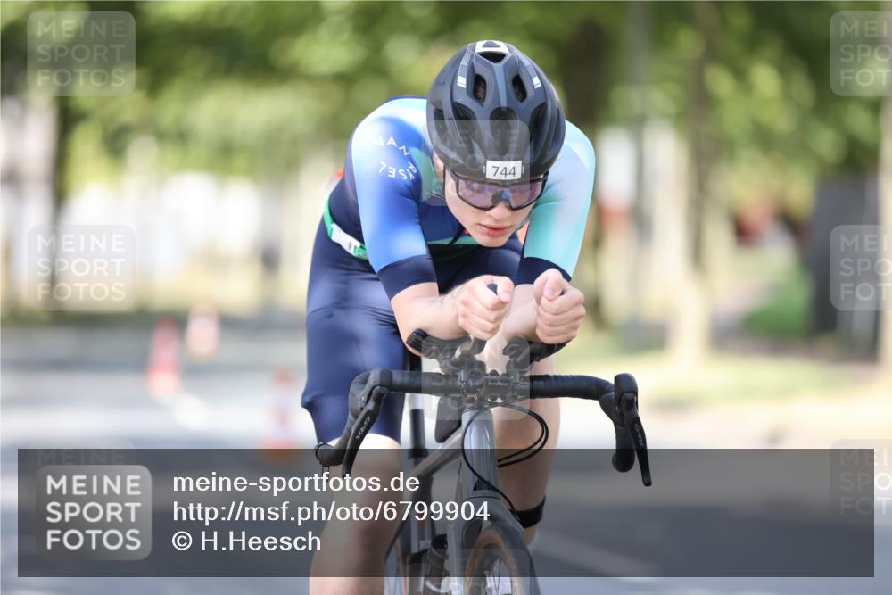 11.08.2024 - GEWOBA Citytriathlon Bremen H.Heesch http://msf.ph/oto/6799904 11.08.2024 11:57:58 Laufen  meine-sportfotos.de