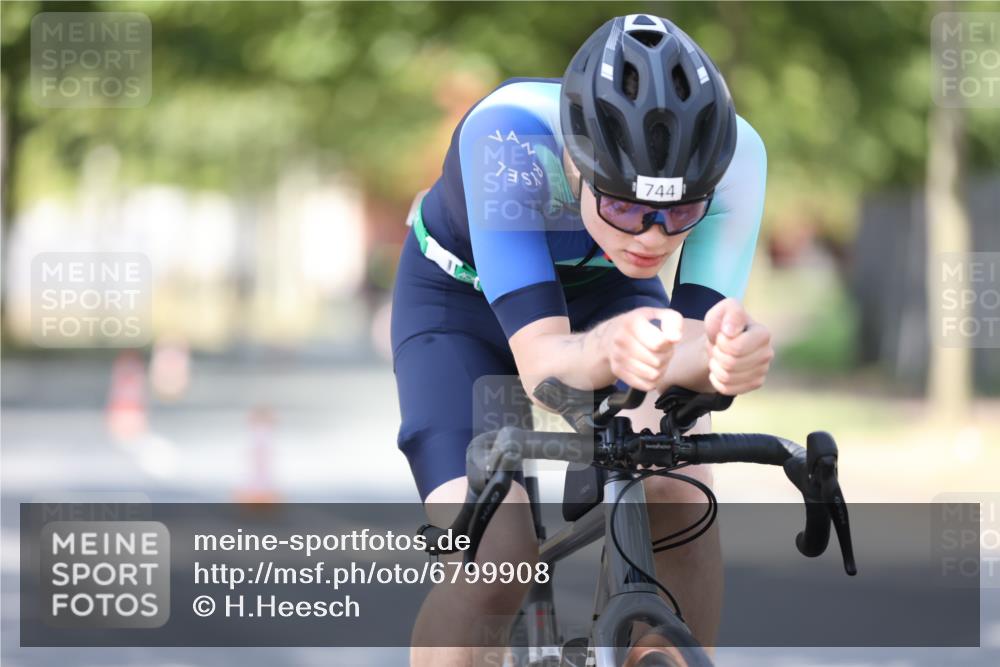11.08.2024 - GEWOBA Citytriathlon Bremen H.Heesch http://msf.ph/oto/6799908 11.08.2024 11:57:58 Laufen  meine-sportfotos.de