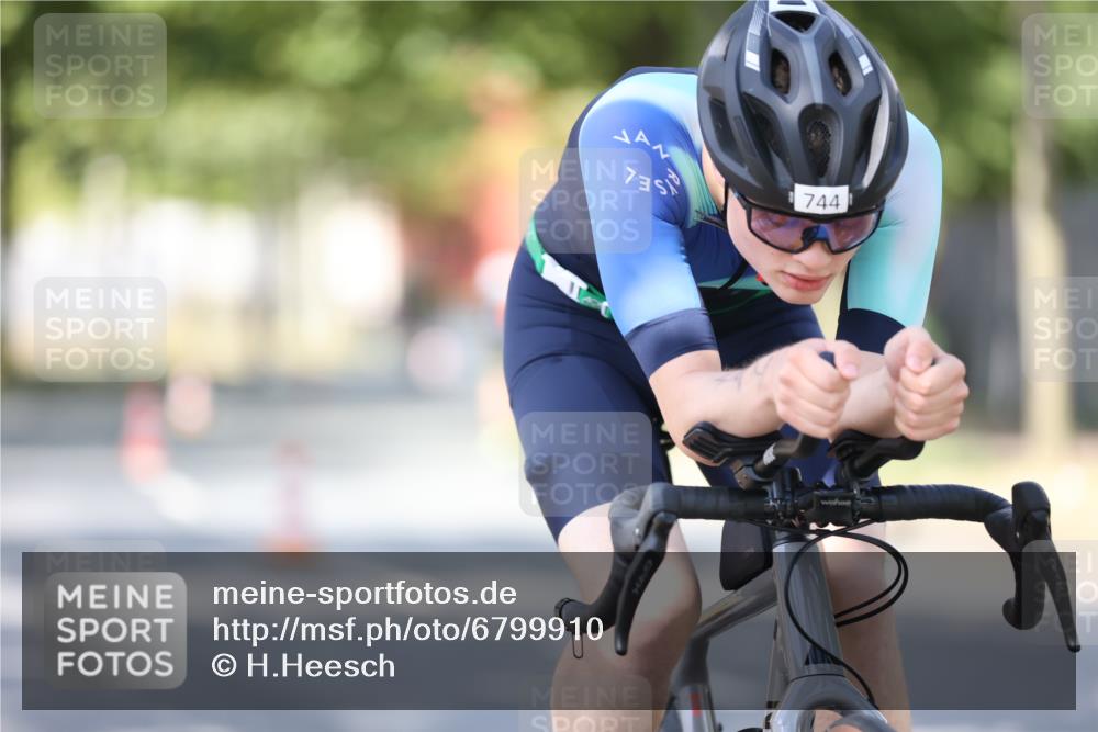 11.08.2024 - GEWOBA Citytriathlon Bremen H.Heesch http://msf.ph/oto/6799910 11.08.2024 11:57:58 Laufen  meine-sportfotos.de