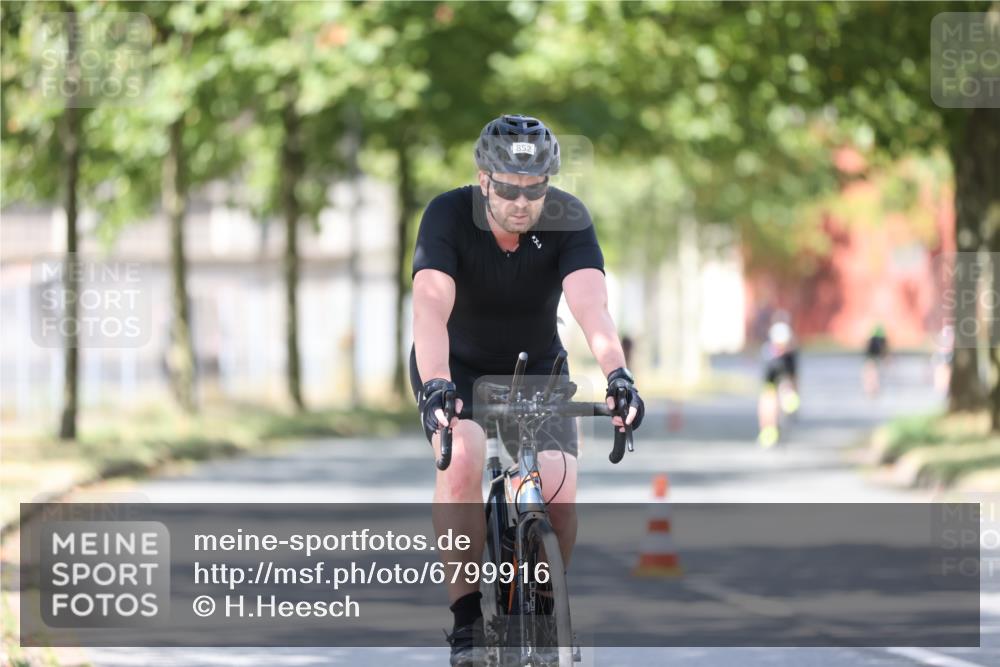 11.08.2024 - GEWOBA Citytriathlon Bremen H.Heesch http://msf.ph/oto/6799916 11.08.2024 11:58:00 Laufen  meine-sportfotos.de
