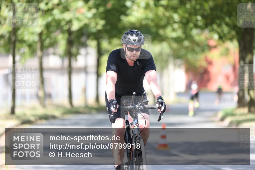 11.08.2024 - GEWOBA Citytriathlon Bremen H.Heesch http://msf.ph/oto/6799918 11.08.2024 11:58:00 Laufen  meine-sportfotos.de