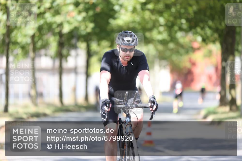 11.08.2024 - GEWOBA Citytriathlon Bremen H.Heesch http://msf.ph/oto/6799920 11.08.2024 11:58:00 Laufen  meine-sportfotos.de