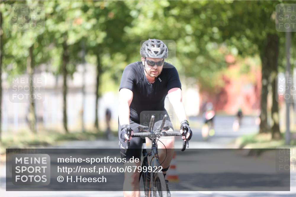 11.08.2024 - GEWOBA Citytriathlon Bremen H.Heesch http://msf.ph/oto/6799922 11.08.2024 11:58:00 Laufen  meine-sportfotos.de