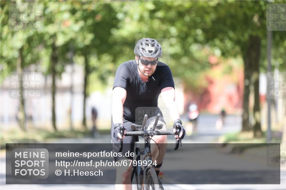 11.08.2024 - GEWOBA Citytriathlon Bremen H.Heesch http://msf.ph/oto/6799924 11.08.2024 11:58:00 Laufen  meine-sportfotos.de