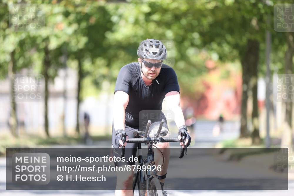 11.08.2024 - GEWOBA Citytriathlon Bremen H.Heesch http://msf.ph/oto/6799926 11.08.2024 11:58:00 Laufen  meine-sportfotos.de