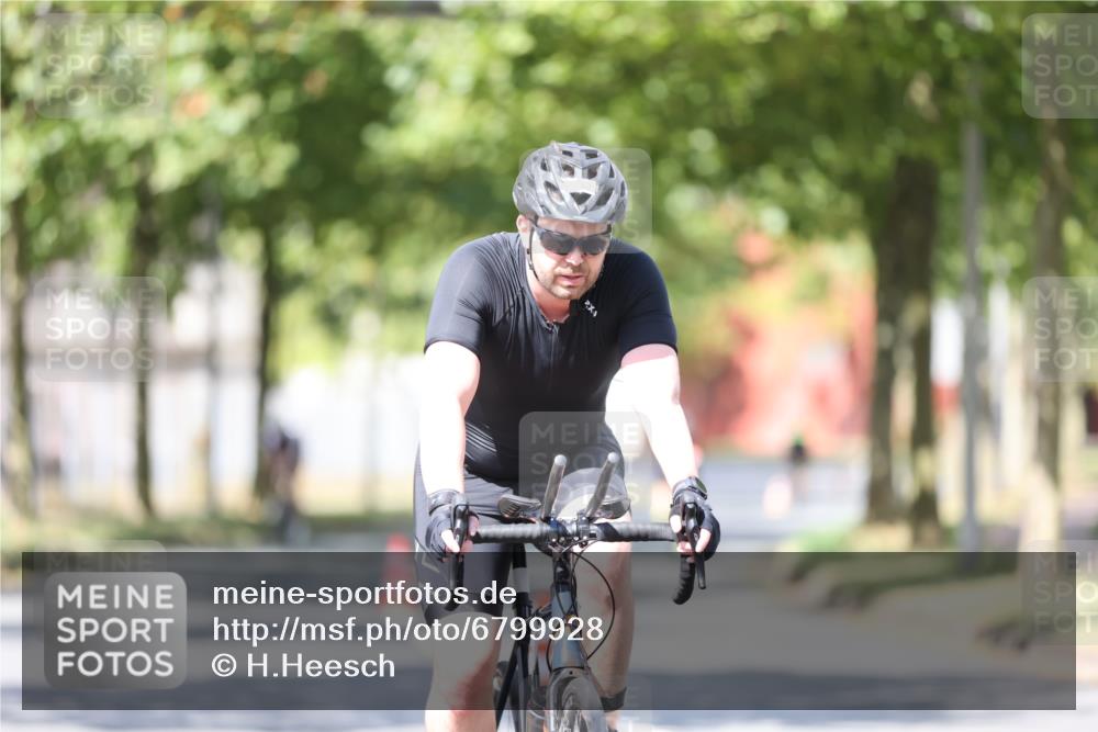 11.08.2024 - GEWOBA Citytriathlon Bremen H.Heesch http://msf.ph/oto/6799928 11.08.2024 11:58:00 Laufen  meine-sportfotos.de