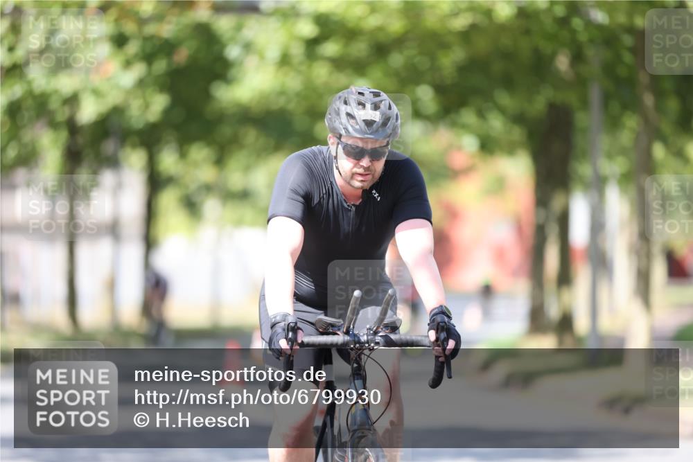 11.08.2024 - GEWOBA Citytriathlon Bremen H.Heesch http://msf.ph/oto/6799930 11.08.2024 11:58:00 Laufen  meine-sportfotos.de