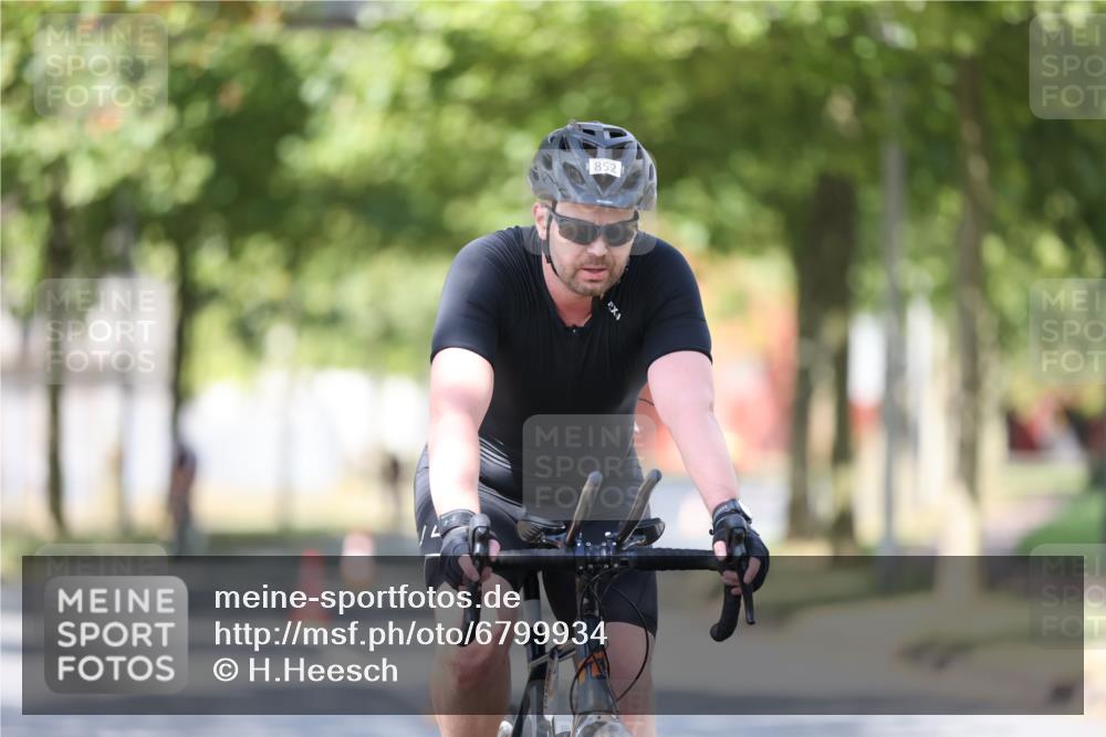 11.08.2024 - GEWOBA Citytriathlon Bremen H.Heesch http://msf.ph/oto/6799934 11.08.2024 11:58:00 Laufen  meine-sportfotos.de