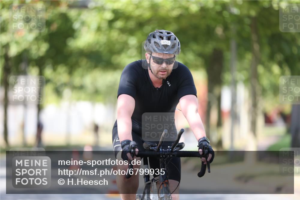 11.08.2024 - GEWOBA Citytriathlon Bremen H.Heesch http://msf.ph/oto/6799935 11.08.2024 11:58:01 Laufen  meine-sportfotos.de