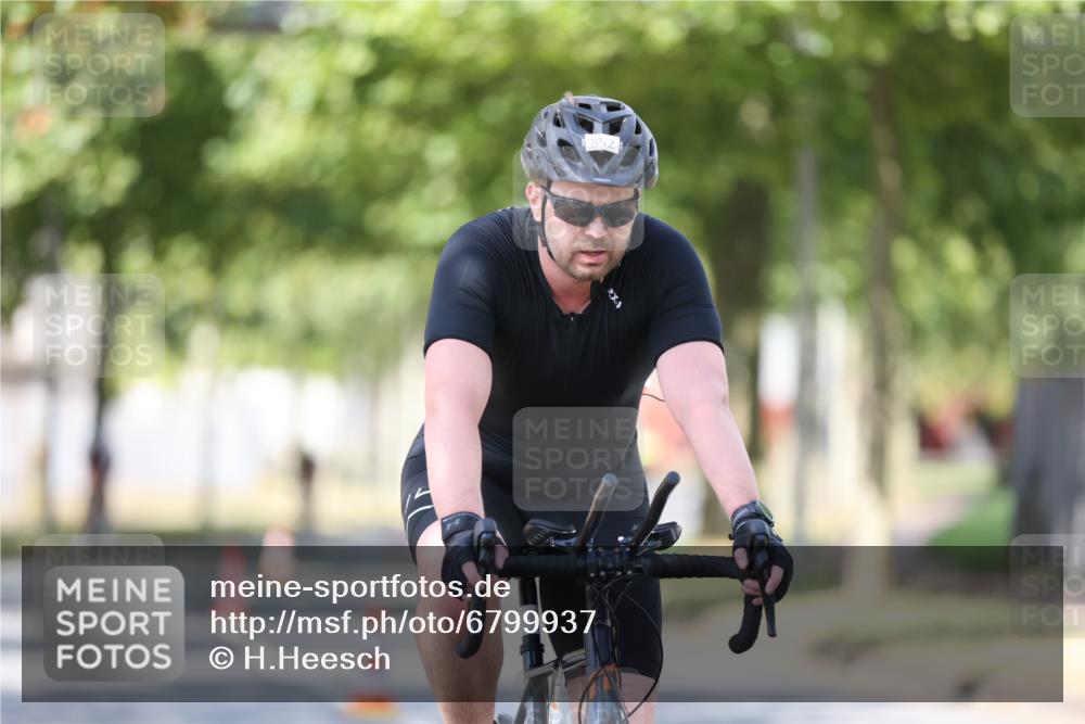 11.08.2024 - GEWOBA Citytriathlon Bremen H.Heesch http://msf.ph/oto/6799937 11.08.2024 11:58:01 Laufen  meine-sportfotos.de