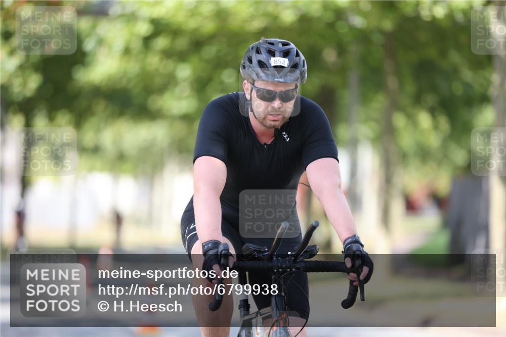 11.08.2024 - GEWOBA Citytriathlon Bremen H.Heesch http://msf.ph/oto/6799938 11.08.2024 11:58:01 Laufen  meine-sportfotos.de