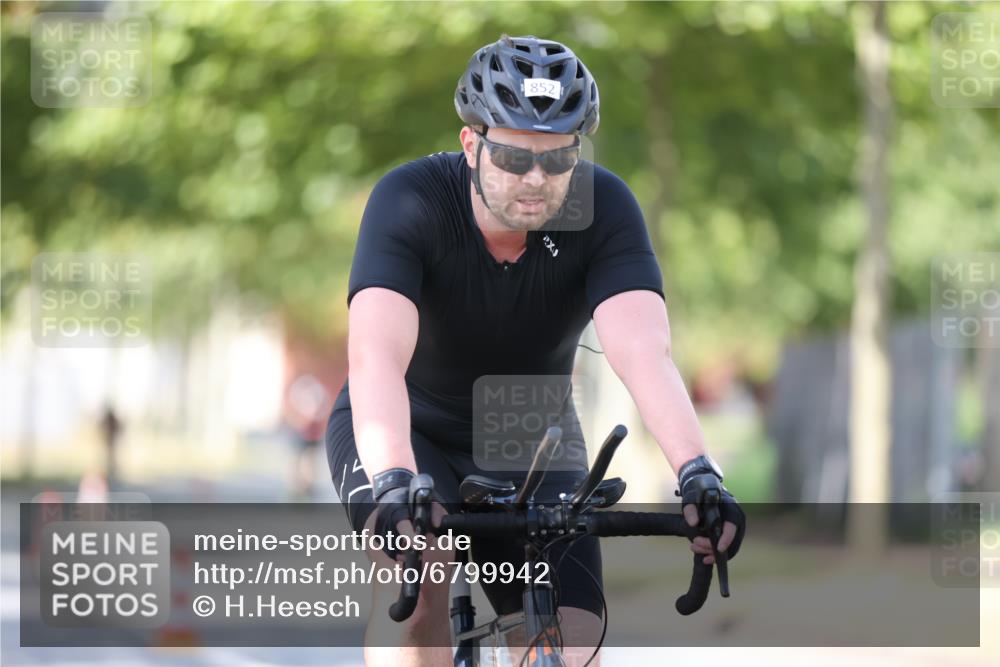 11.08.2024 - GEWOBA Citytriathlon Bremen H.Heesch http://msf.ph/oto/6799942 11.08.2024 11:58:01 Laufen  meine-sportfotos.de