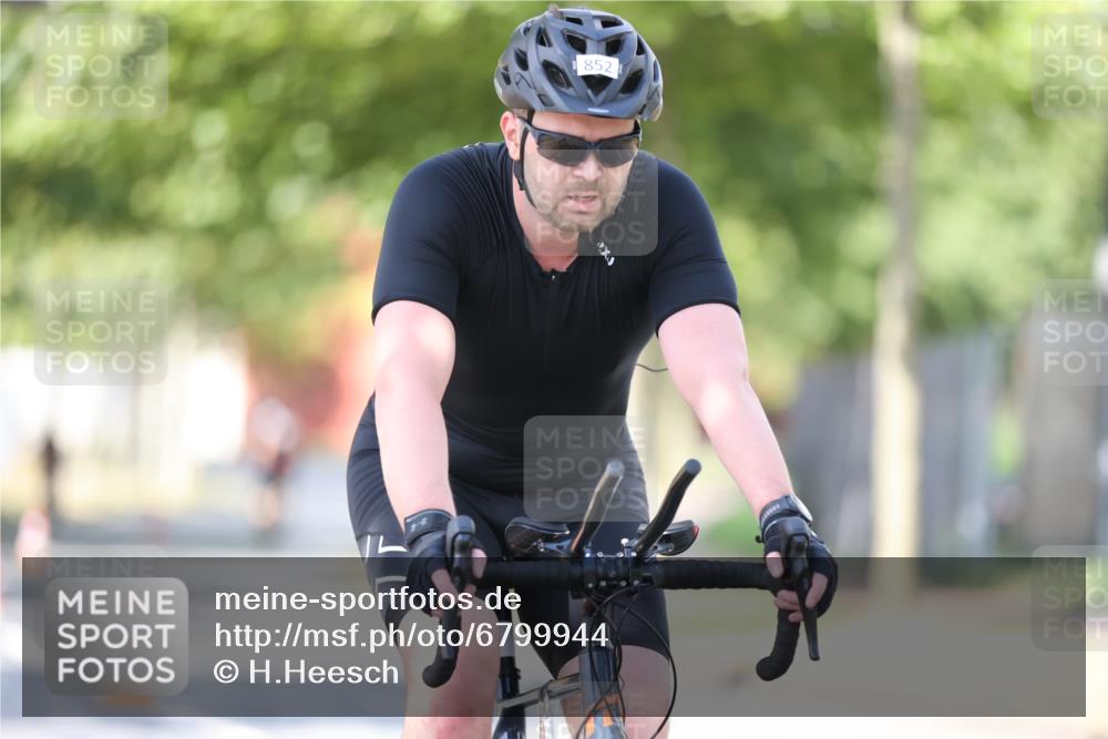 11.08.2024 - GEWOBA Citytriathlon Bremen H.Heesch http://msf.ph/oto/6799944 11.08.2024 11:58:01 Laufen  meine-sportfotos.de