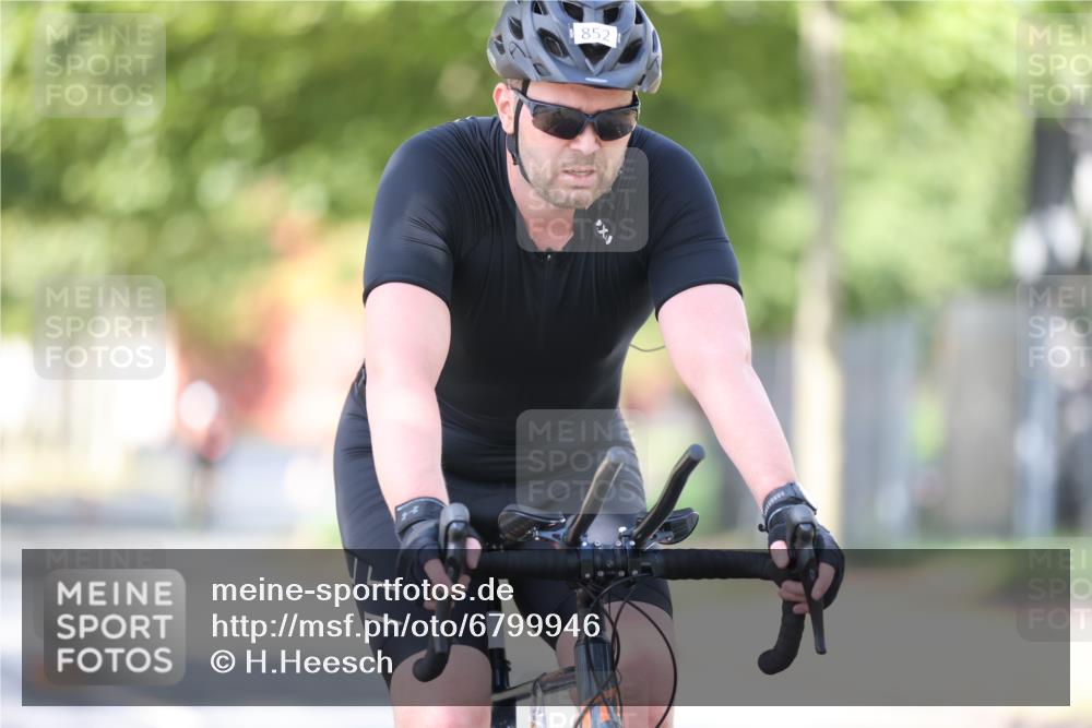 11.08.2024 - GEWOBA Citytriathlon Bremen H.Heesch http://msf.ph/oto/6799946 11.08.2024 11:58:01 Laufen  meine-sportfotos.de