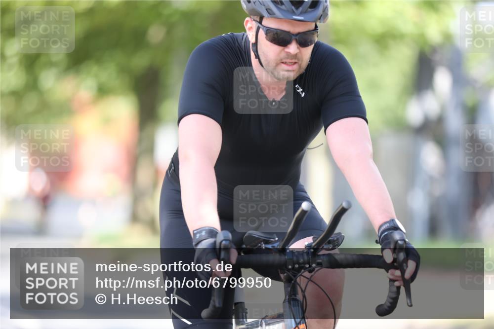 11.08.2024 - GEWOBA Citytriathlon Bremen H.Heesch http://msf.ph/oto/6799950 11.08.2024 11:58:01 Laufen  meine-sportfotos.de