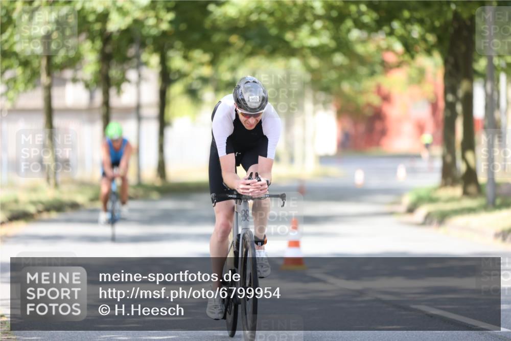 11.08.2024 - GEWOBA Citytriathlon Bremen H.Heesch http://msf.ph/oto/6799954 11.08.2024 11:58:05 Laufen  meine-sportfotos.de