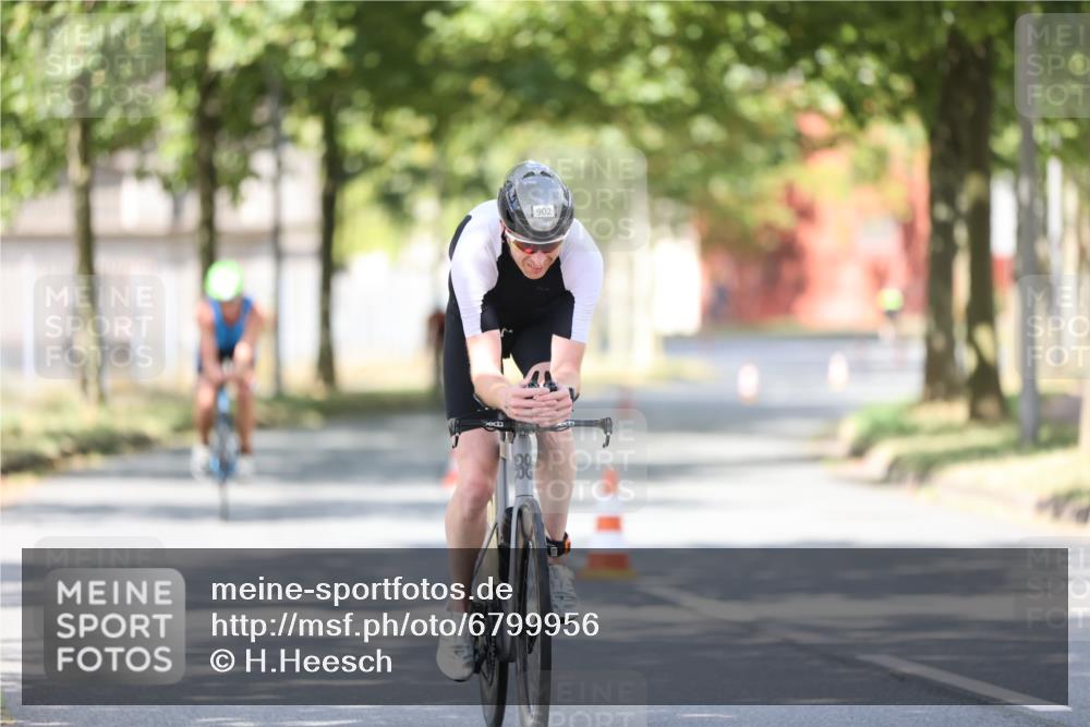 11.08.2024 - GEWOBA Citytriathlon Bremen H.Heesch http://msf.ph/oto/6799956 11.08.2024 11:58:06 Laufen  meine-sportfotos.de