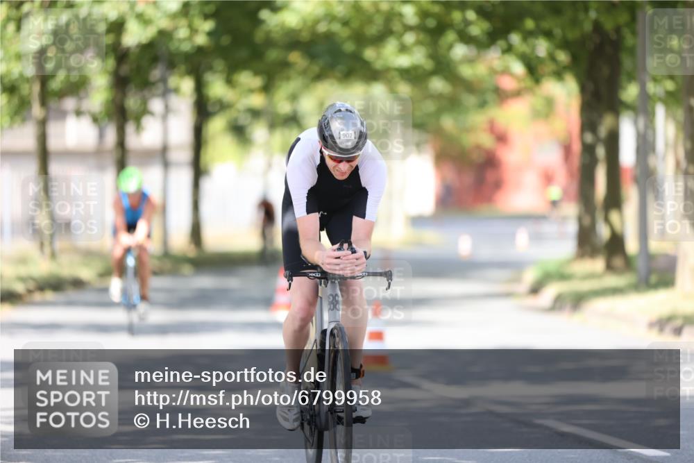 11.08.2024 - GEWOBA Citytriathlon Bremen H.Heesch http://msf.ph/oto/6799958 11.08.2024 11:58:06 Laufen  meine-sportfotos.de