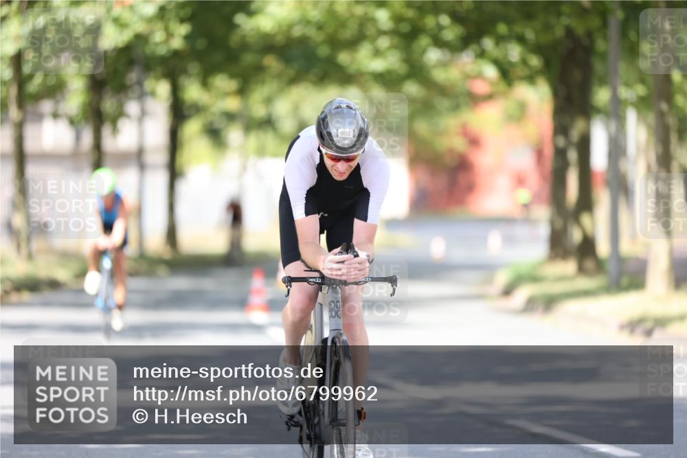 11.08.2024 - GEWOBA Citytriathlon Bremen H.Heesch http://msf.ph/oto/6799962 11.08.2024 11:58:06 Laufen  meine-sportfotos.de