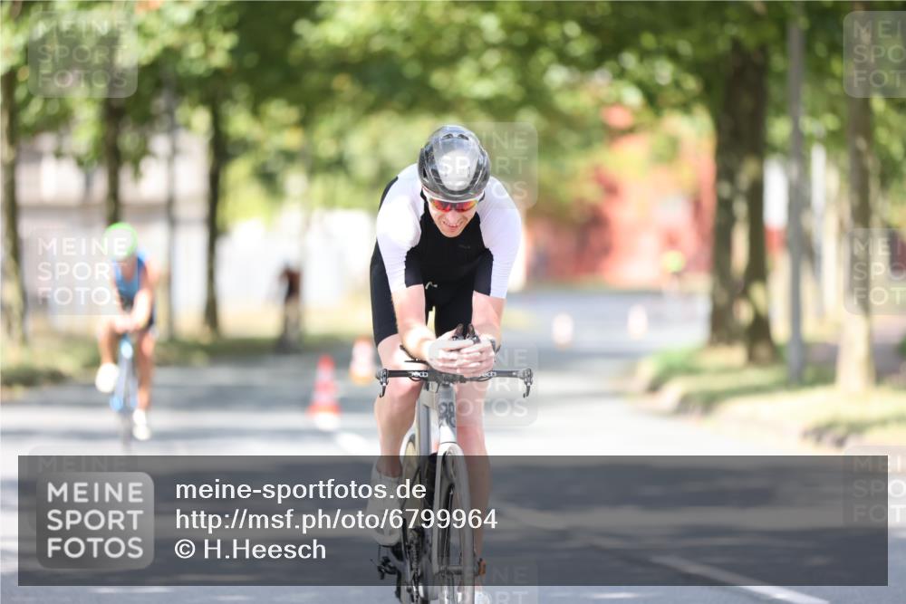 11.08.2024 - GEWOBA Citytriathlon Bremen H.Heesch http://msf.ph/oto/6799964 11.08.2024 11:58:06 Laufen  meine-sportfotos.de