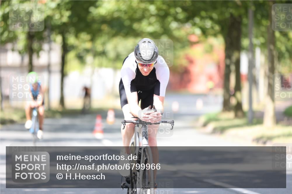 11.08.2024 - GEWOBA Citytriathlon Bremen H.Heesch http://msf.ph/oto/6799966 11.08.2024 11:58:06 Laufen  meine-sportfotos.de