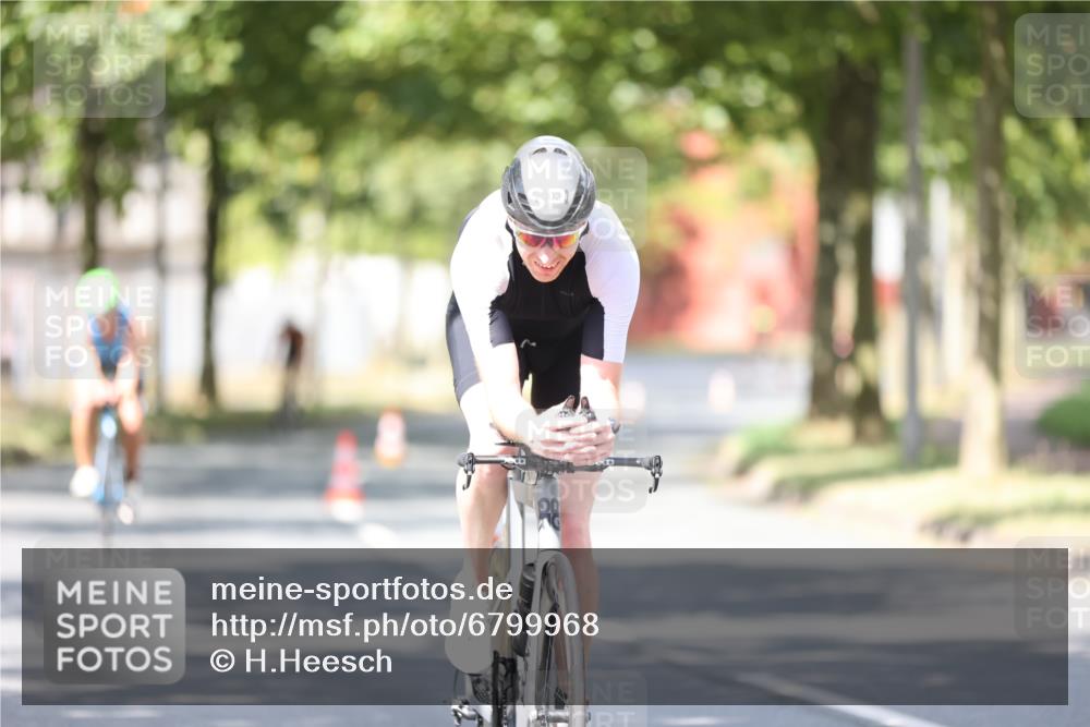 11.08.2024 - GEWOBA Citytriathlon Bremen H.Heesch http://msf.ph/oto/6799968 11.08.2024 11:58:06 Laufen  meine-sportfotos.de