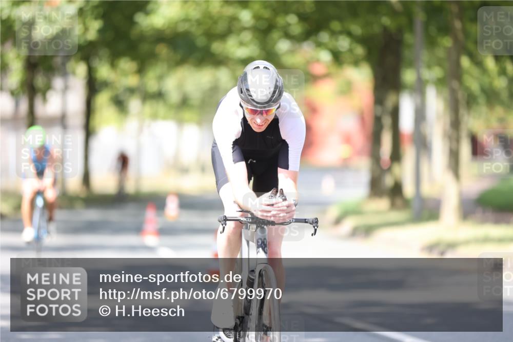 11.08.2024 - GEWOBA Citytriathlon Bremen H.Heesch http://msf.ph/oto/6799970 11.08.2024 11:58:06 Laufen  meine-sportfotos.de