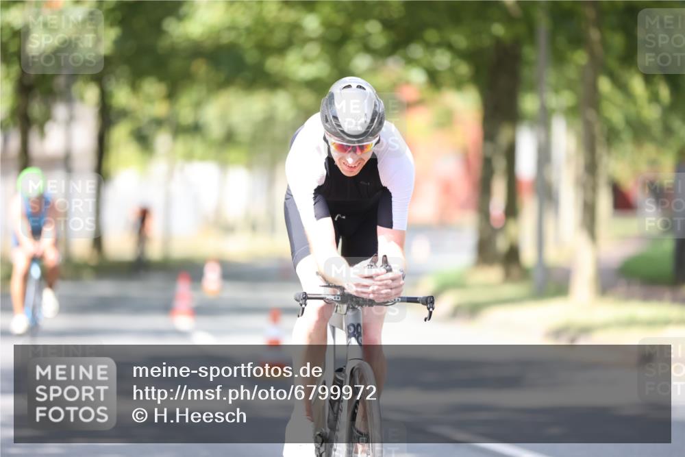 11.08.2024 - GEWOBA Citytriathlon Bremen H.Heesch http://msf.ph/oto/6799972 11.08.2024 11:58:06 Laufen  meine-sportfotos.de