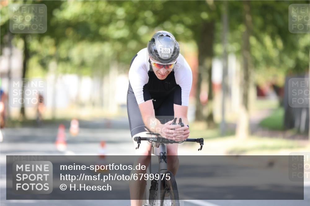 11.08.2024 - GEWOBA Citytriathlon Bremen H.Heesch http://msf.ph/oto/6799975 11.08.2024 11:58:06 Laufen  meine-sportfotos.de