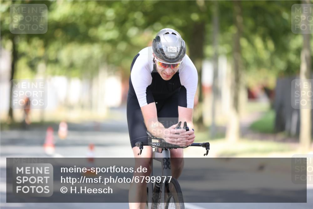11.08.2024 - GEWOBA Citytriathlon Bremen H.Heesch http://msf.ph/oto/6799977 11.08.2024 11:58:06 Laufen  meine-sportfotos.de