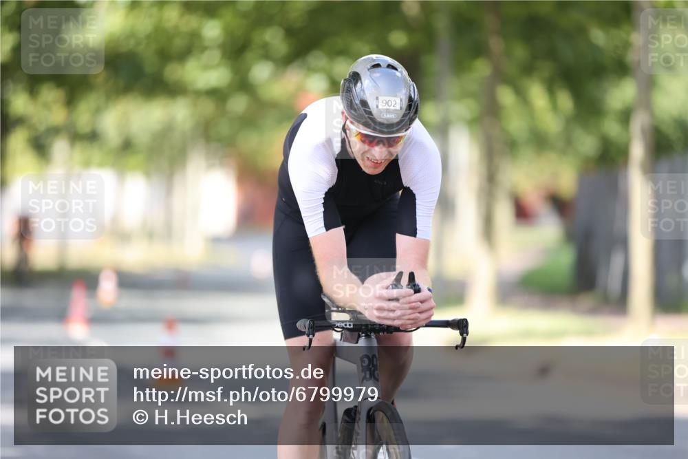 11.08.2024 - GEWOBA Citytriathlon Bremen H.Heesch http://msf.ph/oto/6799979 11.08.2024 11:58:06 Laufen  meine-sportfotos.de
