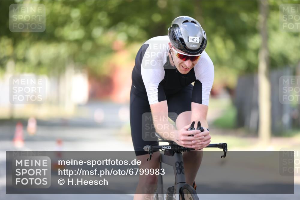 11.08.2024 - GEWOBA Citytriathlon Bremen H.Heesch http://msf.ph/oto/6799983 11.08.2024 11:58:06 Laufen  meine-sportfotos.de