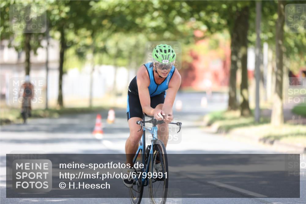 11.08.2024 - GEWOBA Citytriathlon Bremen H.Heesch http://msf.ph/oto/6799991 11.08.2024 11:58:08 Laufen  meine-sportfotos.de