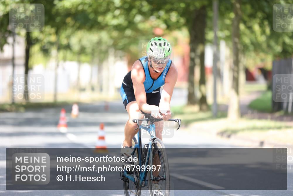 11.08.2024 - GEWOBA Citytriathlon Bremen H.Heesch http://msf.ph/oto/6799997 11.08.2024 11:58:08 Laufen  meine-sportfotos.de