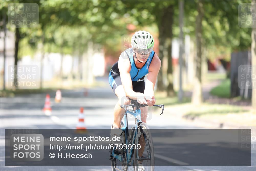 11.08.2024 - GEWOBA Citytriathlon Bremen H.Heesch http://msf.ph/oto/6799999 11.08.2024 11:58:08 Laufen  meine-sportfotos.de
