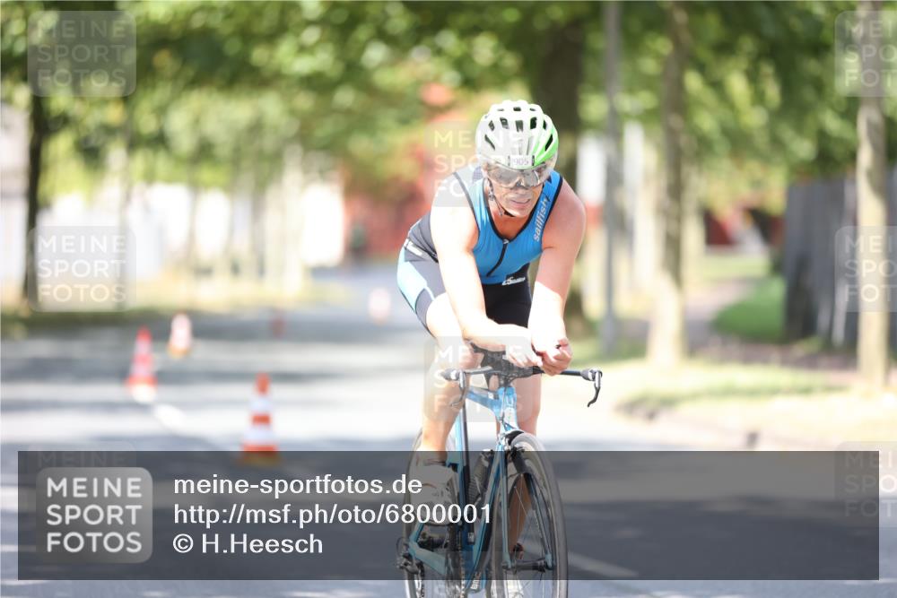 11.08.2024 - GEWOBA Citytriathlon Bremen H.Heesch http://msf.ph/oto/6800001 11.08.2024 11:58:08 Laufen  meine-sportfotos.de
