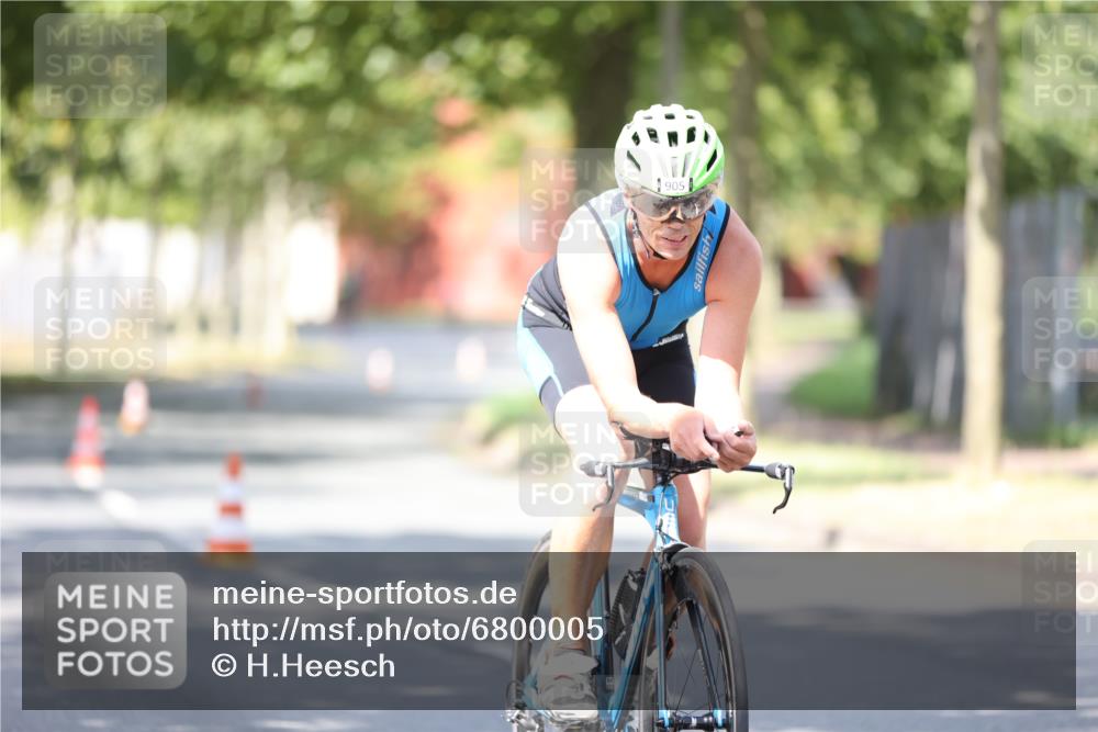 11.08.2024 - GEWOBA Citytriathlon Bremen H.Heesch http://msf.ph/oto/6800005 11.08.2024 11:58:08 Laufen  meine-sportfotos.de