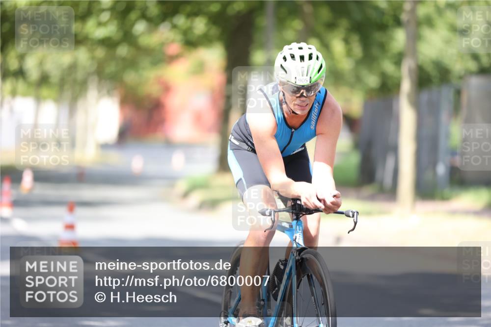 11.08.2024 - GEWOBA Citytriathlon Bremen H.Heesch http://msf.ph/oto/6800007 11.08.2024 11:58:08 Laufen  meine-sportfotos.de