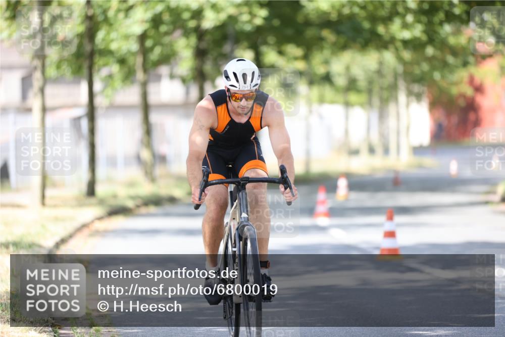 11.08.2024 - GEWOBA Citytriathlon Bremen H.Heesch http://msf.ph/oto/6800019 11.08.2024 11:58:12 Laufen  meine-sportfotos.de