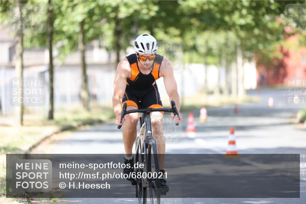 11.08.2024 - GEWOBA Citytriathlon Bremen H.Heesch http://msf.ph/oto/6800021 11.08.2024 11:58:12 Laufen  meine-sportfotos.de