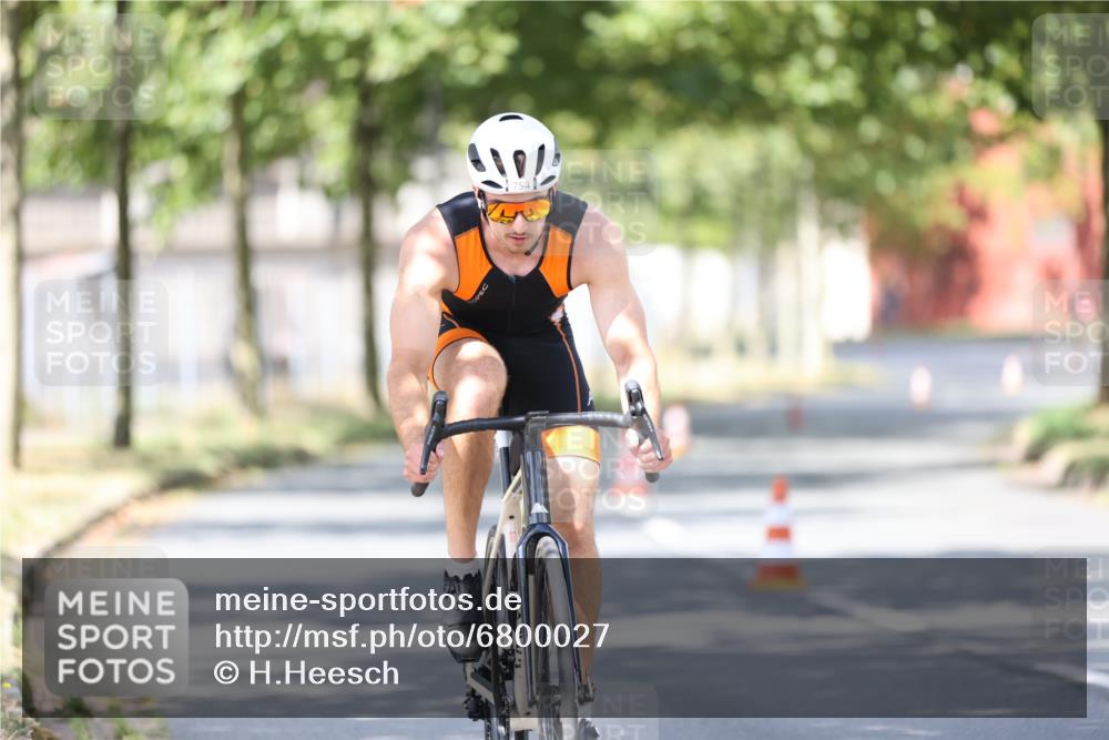 11.08.2024 - GEWOBA Citytriathlon Bremen H.Heesch http://msf.ph/oto/6800027 11.08.2024 11:58:12 Laufen  meine-sportfotos.de