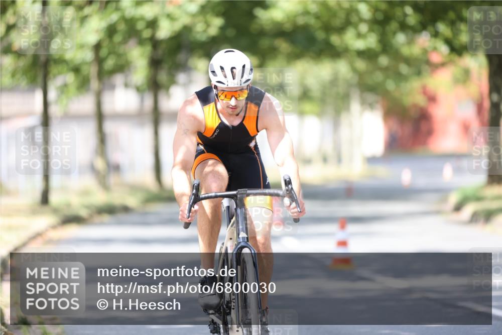 11.08.2024 - GEWOBA Citytriathlon Bremen H.Heesch http://msf.ph/oto/6800030 11.08.2024 11:58:12 Laufen  meine-sportfotos.de