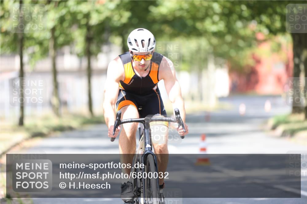 11.08.2024 - GEWOBA Citytriathlon Bremen H.Heesch http://msf.ph/oto/6800032 11.08.2024 11:58:12 Laufen  meine-sportfotos.de