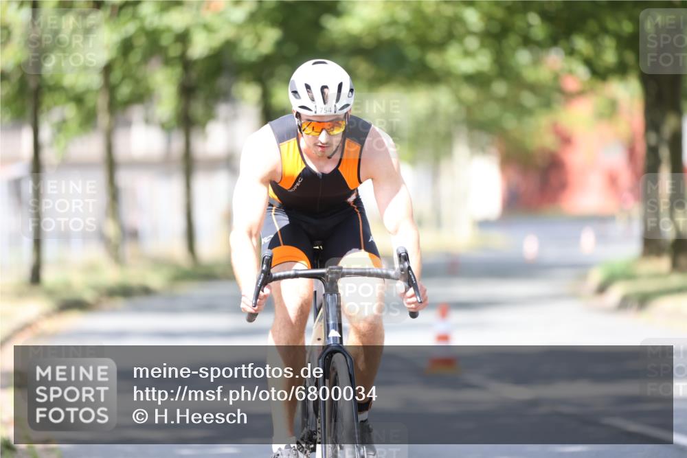 11.08.2024 - GEWOBA Citytriathlon Bremen H.Heesch http://msf.ph/oto/6800034 11.08.2024 11:58:12 Laufen  meine-sportfotos.de