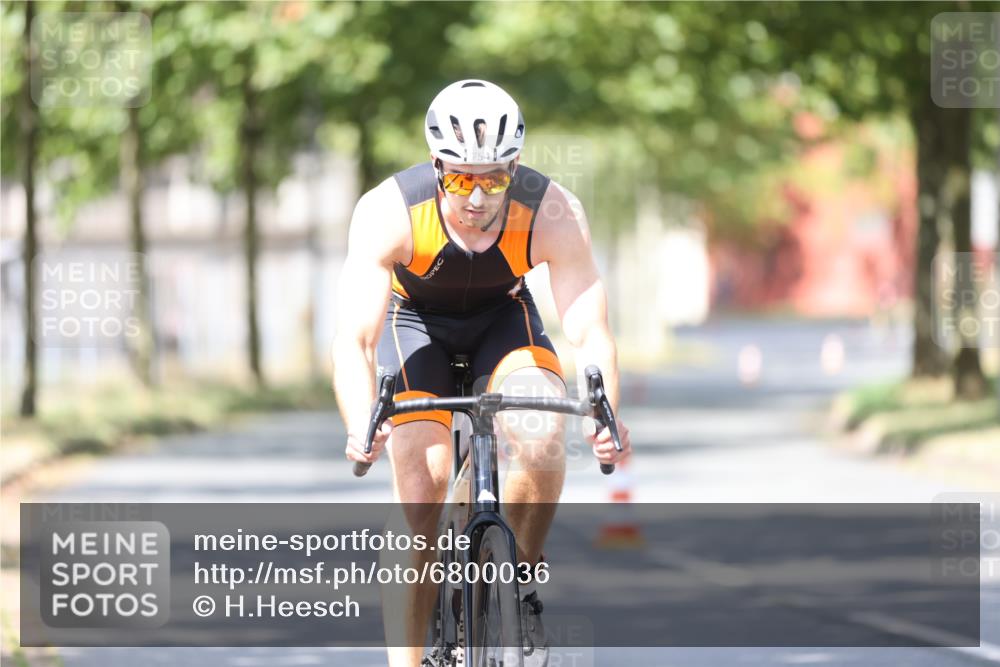 11.08.2024 - GEWOBA Citytriathlon Bremen H.Heesch http://msf.ph/oto/6800036 11.08.2024 11:58:12 Laufen  meine-sportfotos.de