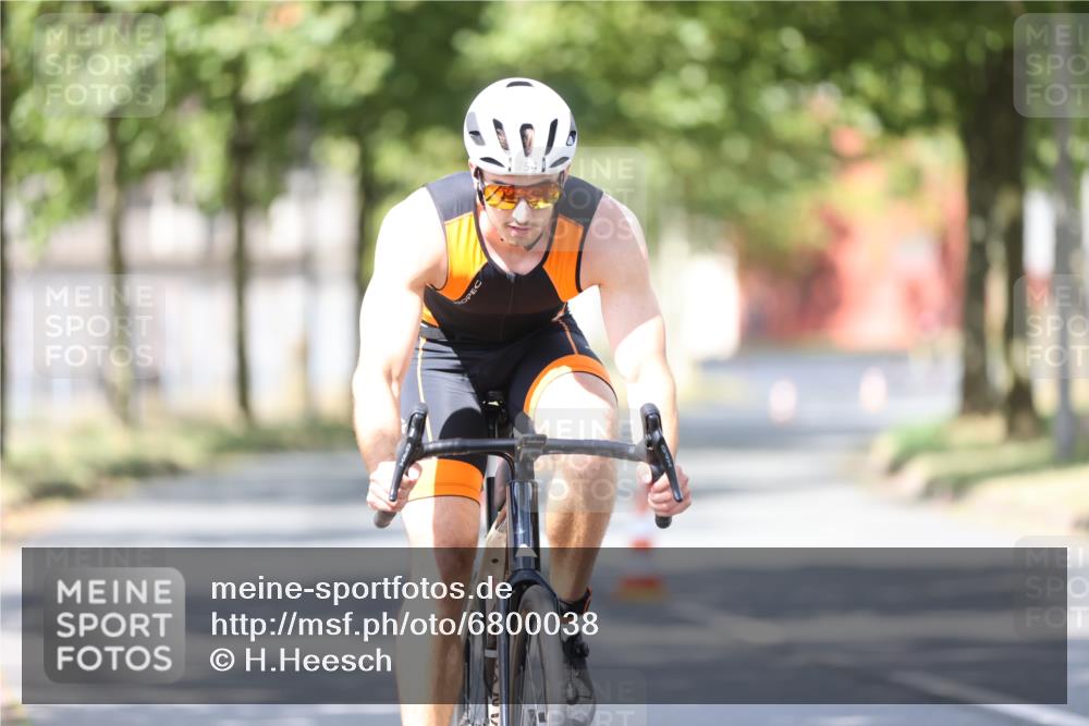 11.08.2024 - GEWOBA Citytriathlon Bremen H.Heesch http://msf.ph/oto/6800038 11.08.2024 11:58:12 Laufen  meine-sportfotos.de