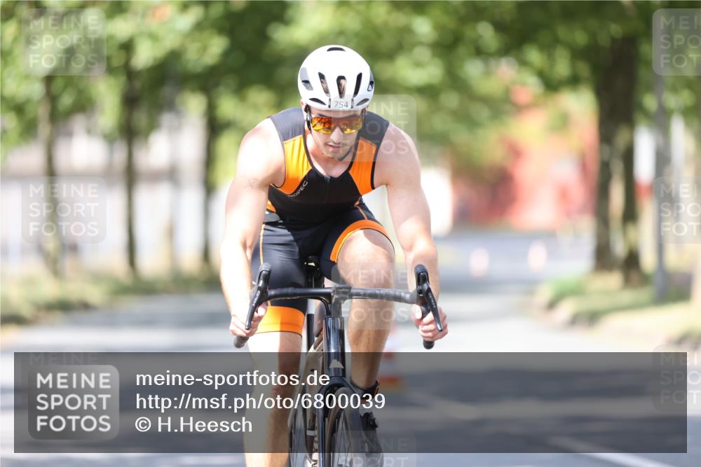 11.08.2024 - GEWOBA Citytriathlon Bremen H.Heesch http://msf.ph/oto/6800039 11.08.2024 11:58:13 Laufen  meine-sportfotos.de