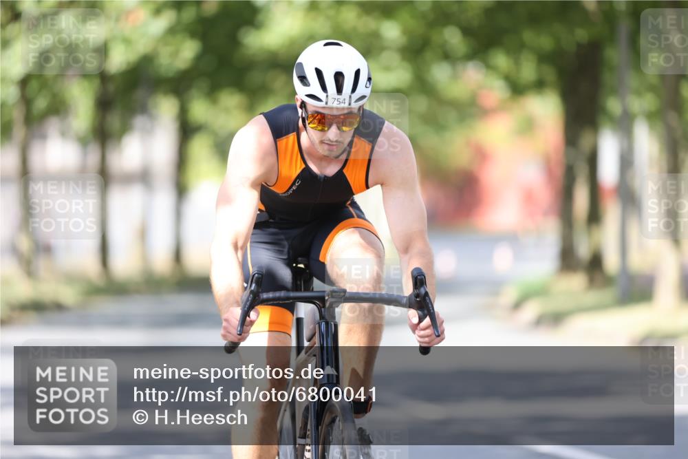 11.08.2024 - GEWOBA Citytriathlon Bremen H.Heesch http://msf.ph/oto/6800041 11.08.2024 11:58:13 Laufen  meine-sportfotos.de
