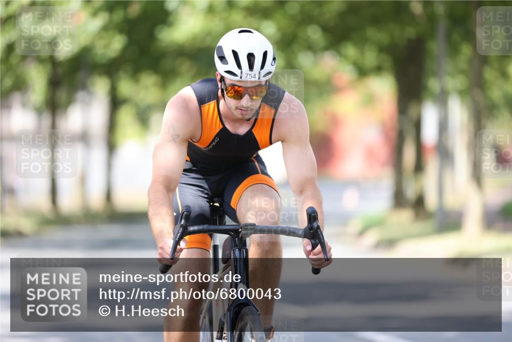 11.08.2024 - GEWOBA Citytriathlon Bremen H.Heesch http://msf.ph/oto/6800043 11.08.2024 11:58:13 Laufen  meine-sportfotos.de