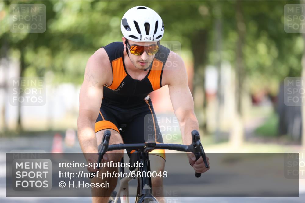 11.08.2024 - GEWOBA Citytriathlon Bremen H.Heesch http://msf.ph/oto/6800049 11.08.2024 11:58:13 Laufen  meine-sportfotos.de